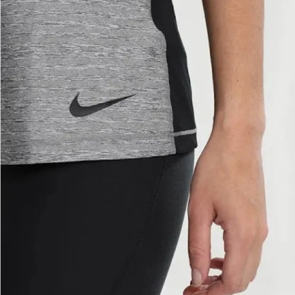 Nike Women's Gray and Black Tank Top